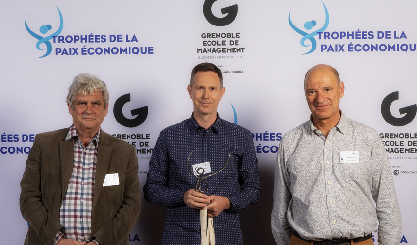 De gauche à droite: Patrick Viveret - esayiste, philospphe - membre du jury, Franck Plüss - Responsable du Service Culturel Ville de Kingersheim , Frédéric Dufau-Joël - Responsable SI La Boîte à Outils - membre du jury, copyright Bruno Moyen