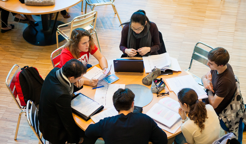 Etudiants Grenoble Ecole de Management copyright Pierre Jayet